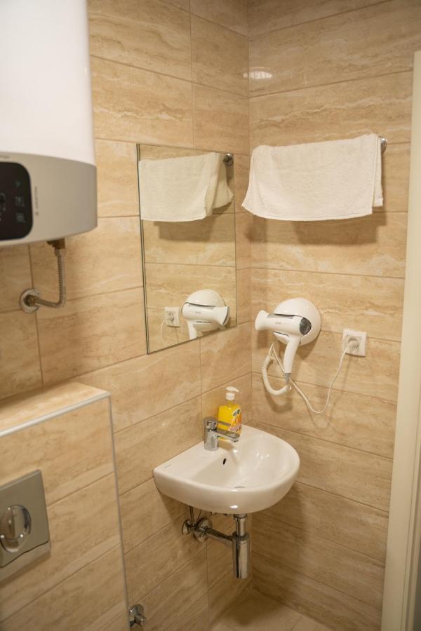 Motel Zeta Lux Mitrovici  Esterno foto