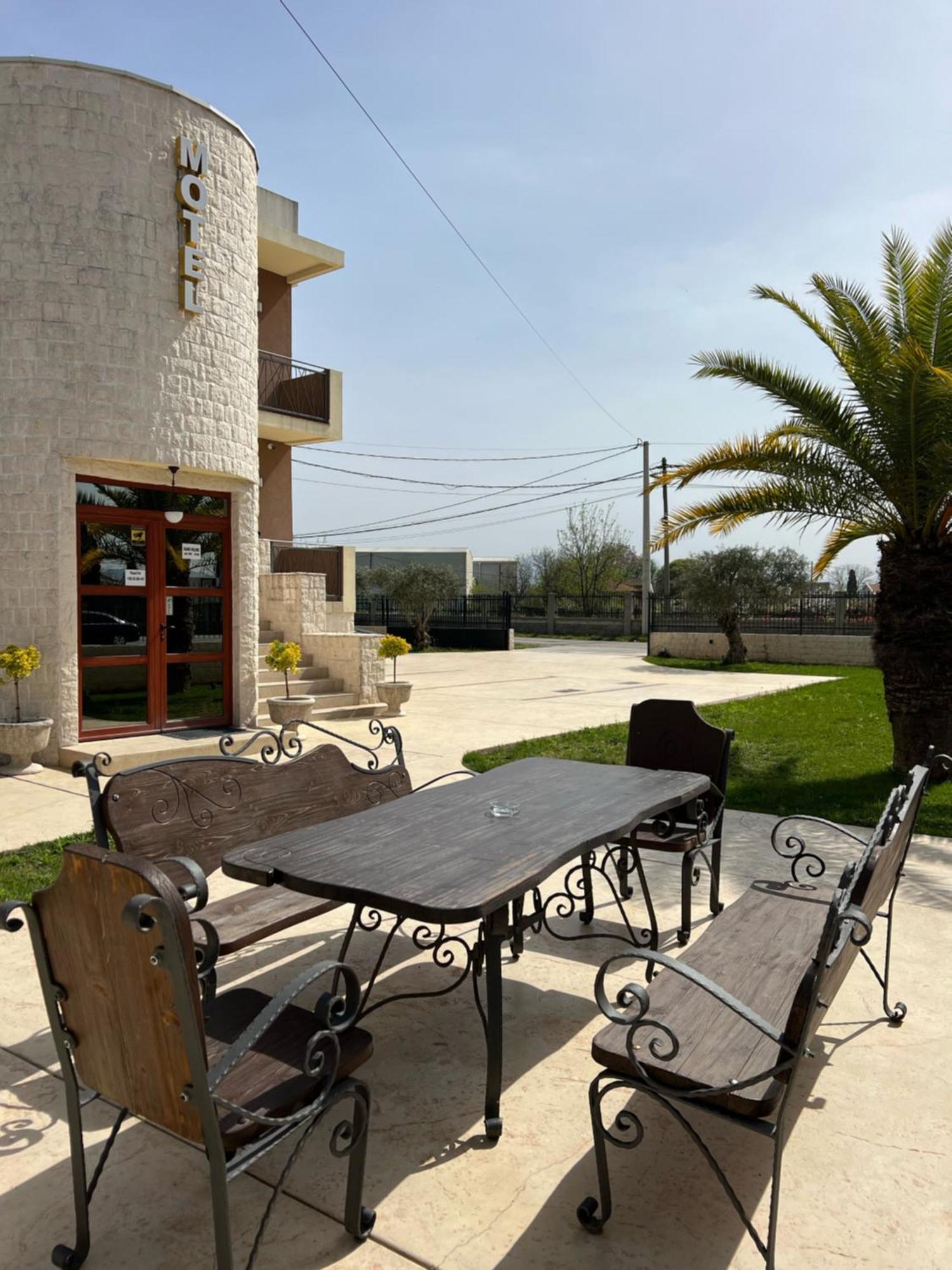 Motel Zeta Lux Mitrovici  Esterno foto