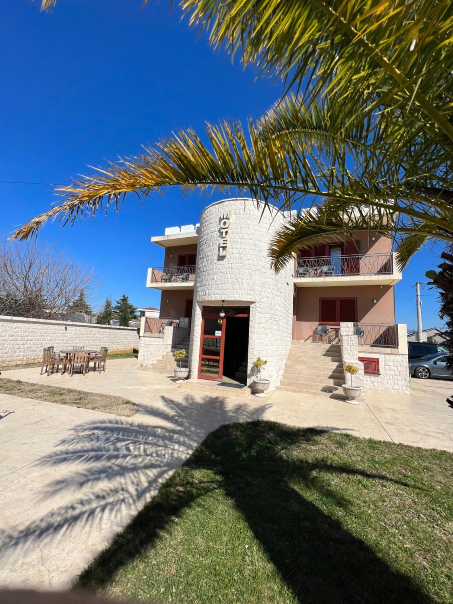 Motel Zeta Lux Mitrovici  Esterno foto